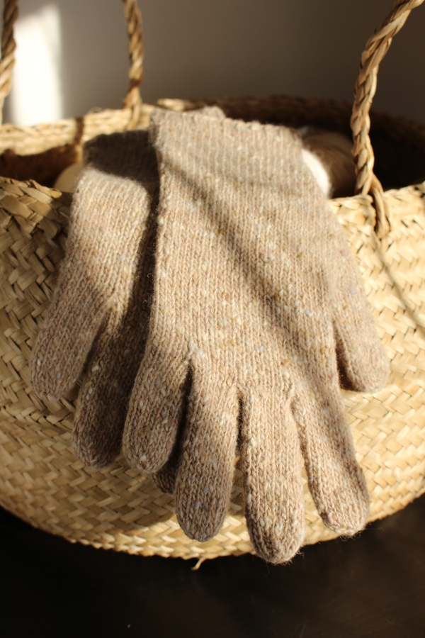 gloves knitted in the round