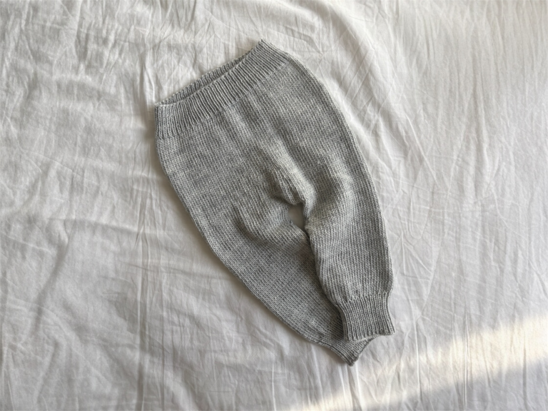 March Baby Pants Free knitting Pattern