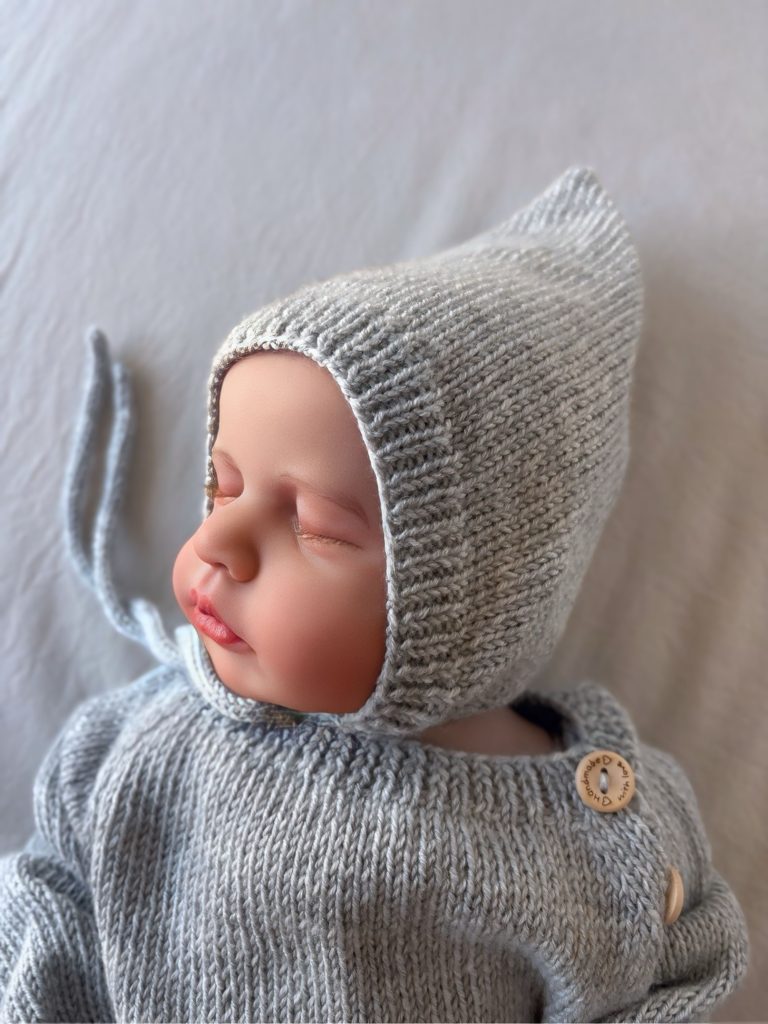 April Baby Bonnet Free Knitting Pattern
